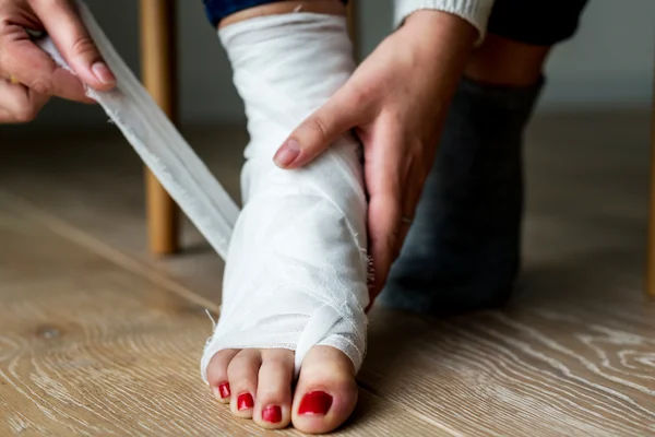 Your Complete Guide to Dislocation First Aid & Home Care