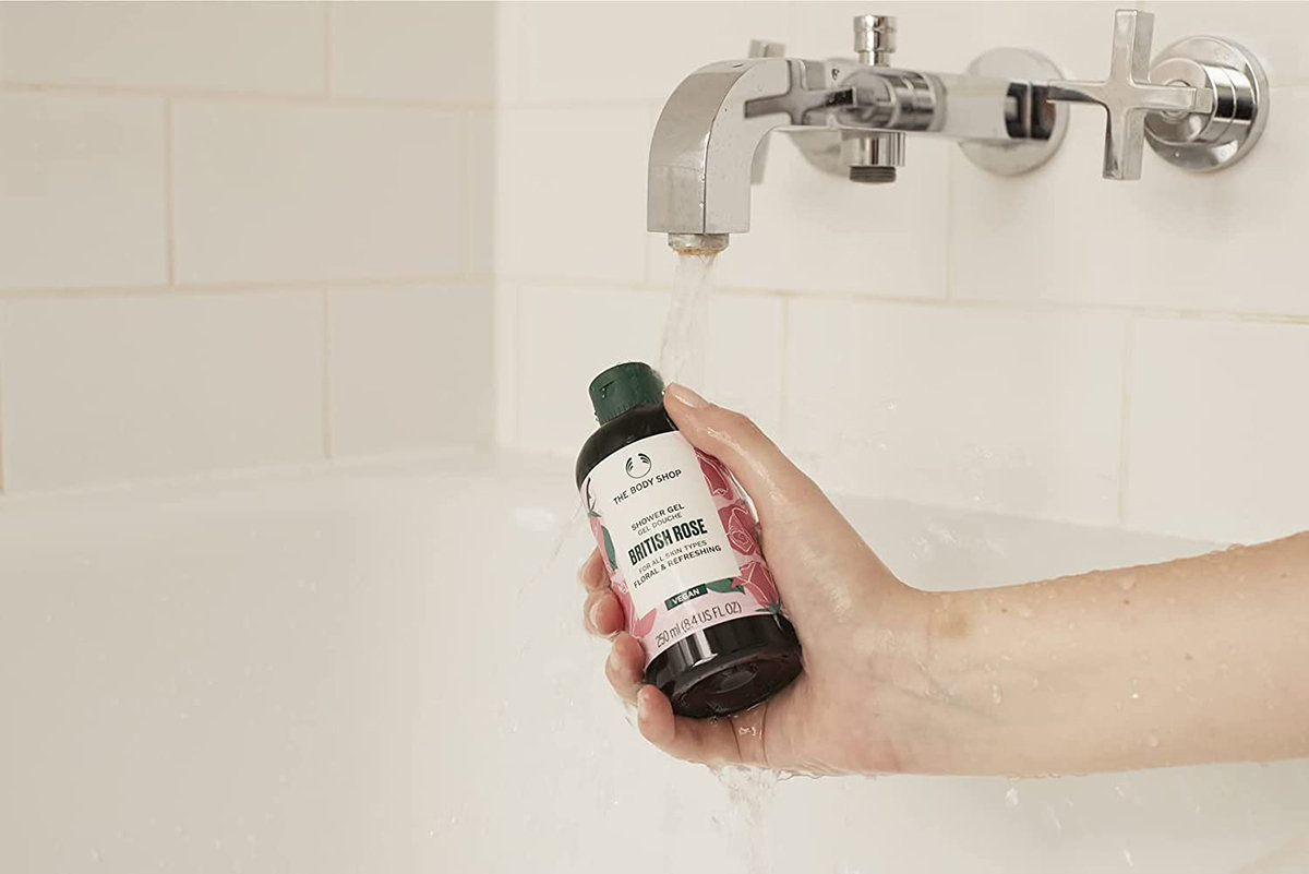 The Body Shop British Rose Shower Gel 250 ml | Floral And Refreshing | Cleanses & Refreshes Skin | For All Skin Type, Pack of 1 The Body Shop British Rose Shower Gel 250 ml | Floral And Refreshing | Cleanses & Refreshes Skin | For All Skin Type, Pack of 1