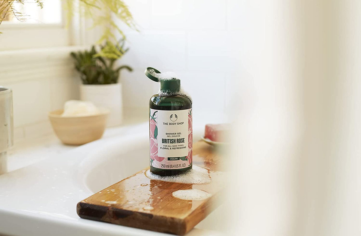 The Body Shop British Rose Shower Gel 250 ml | Floral And Refreshing | Cleanses & Refreshes Skin | For All Skin Type, Pack of 1 The Body Shop British Rose Shower Gel 250 ml | Floral And Refreshing | Cleanses & Refreshes Skin | For All Skin Type, Pack of 1