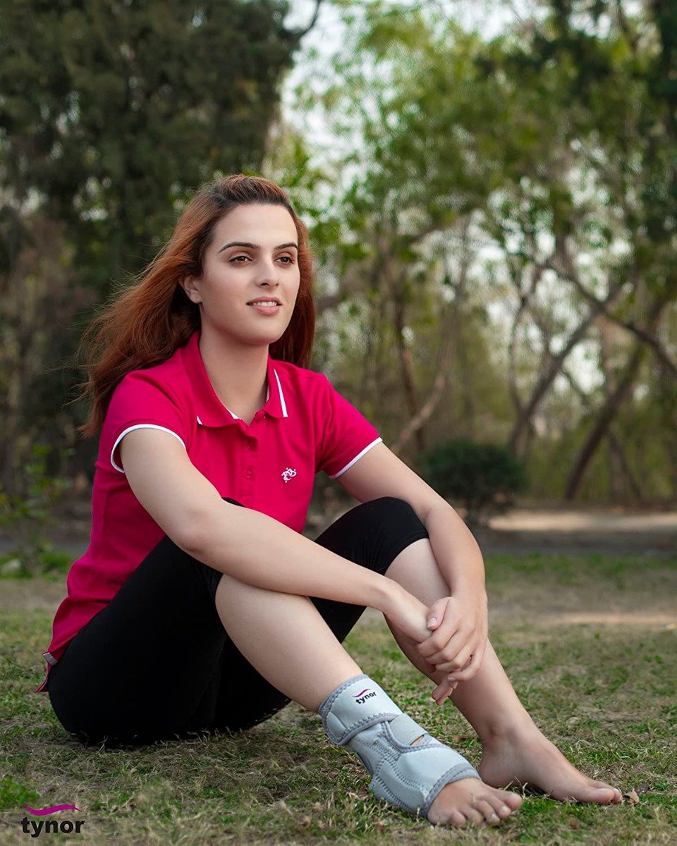 Tynor Ankle Support Neoprene Universal, 1 Pair, Pack of 1 Tynor Ankle Support Neoprene Universal, 1 Pair, Pack of 1