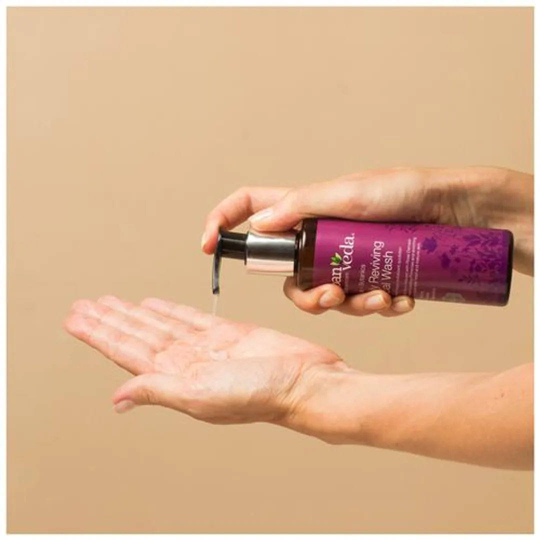 Urban Veda Daily Reviving Facial Wash 150 ml | Rose, Rose Damask Flower Water, Primrose, Jasmine | Clarigying & Replenishing | For Tired & Mature Skin, Pack of 1 Urban Veda Daily Reviving Facial Wash 150 ml | Rose, Rose Damask Flower Water, Primrose, Jasmine | Clarigying & Replenishing | For Tired & Mature Skin, Pack of 1