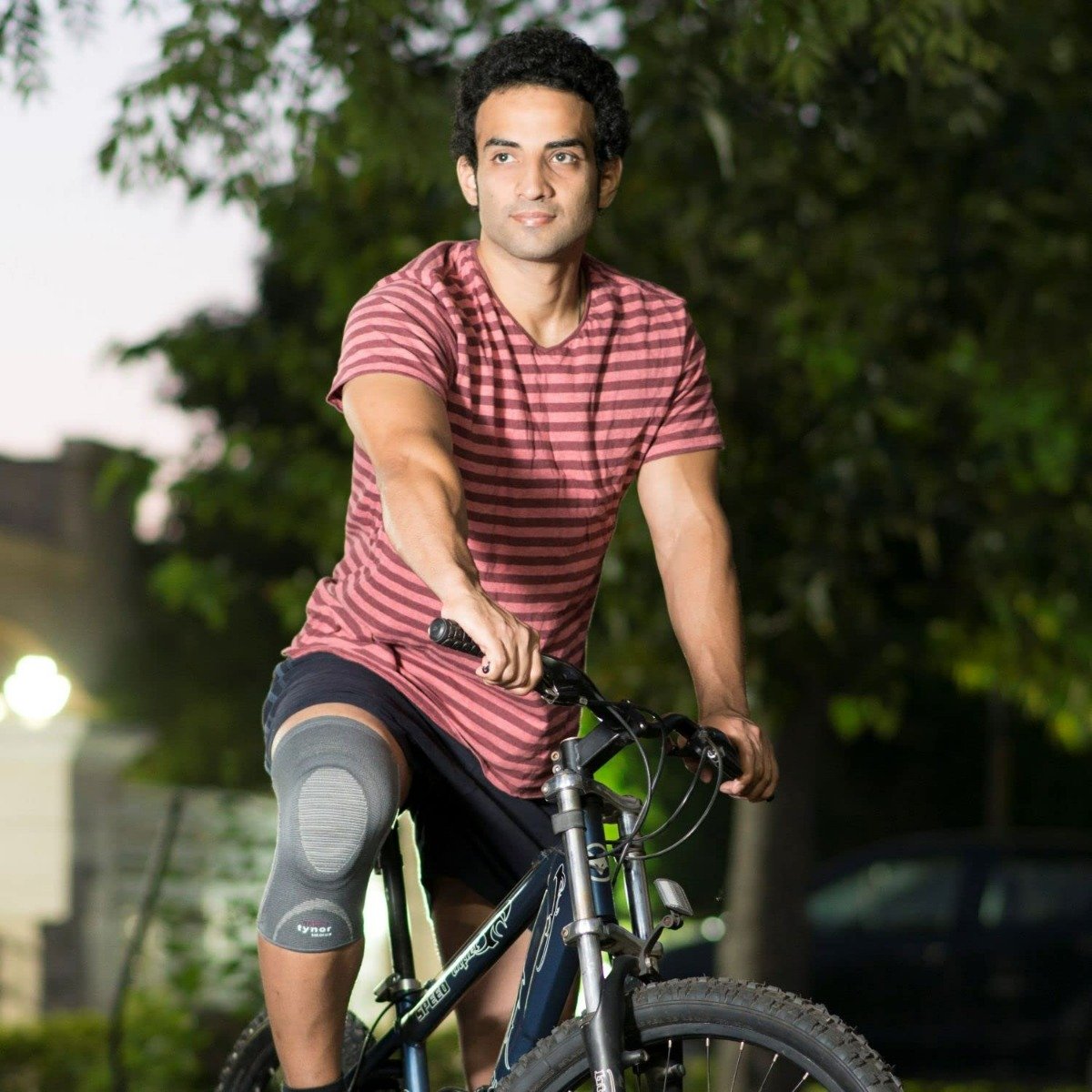 Tynor Knee Cap With Patellar Ring, XL, Gray, 1 Count | For Targeted Relief | Uniform Compression, Pack of 1 Tynor Knee Cap With Patellar Ring, XL, Gray, 1 Count | For Targeted Relief | Uniform Compression, Pack of 1