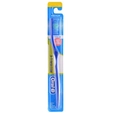 Oral-B 3-in-1 Fresh clean Toothbrush Medium, 1 Count