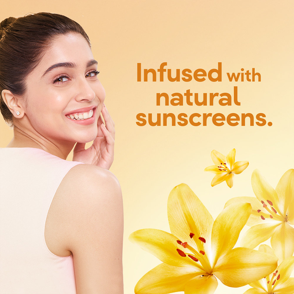 Pond's Sandal Radiance Talc Powder 50 gm | Goodness Of Sandalwood | With Natural Sunscreen | Fight Body Odour | For Fresh & Radiant Skin | Ideal For Both men & Women, Pack of 1 Pond's Sandal Radiance Talc Powder 50 gm | Goodness Of Sandalwood | With Natural Sunscreen | Fight Body Odour | For Fresh & Radiant Skin | Ideal For Both men & Women, Pack of 1