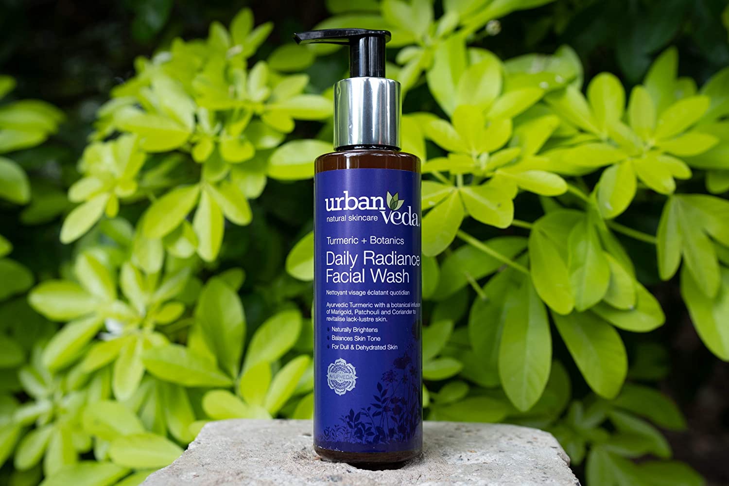 Urban Veda Daily Radiance Facial Wash 150 ml |Turmeric, Marigold, Patchouli, Coriander | Brightens Skin Tone | For Dull & Dehydrated Skin, Pack of 1 Urban Veda Daily Radiance Facial Wash 150 ml |Turmeric, Marigold, Patchouli, Coriander | Brightens Skin Tone | For Dull & Dehydrated Skin, Pack of 1