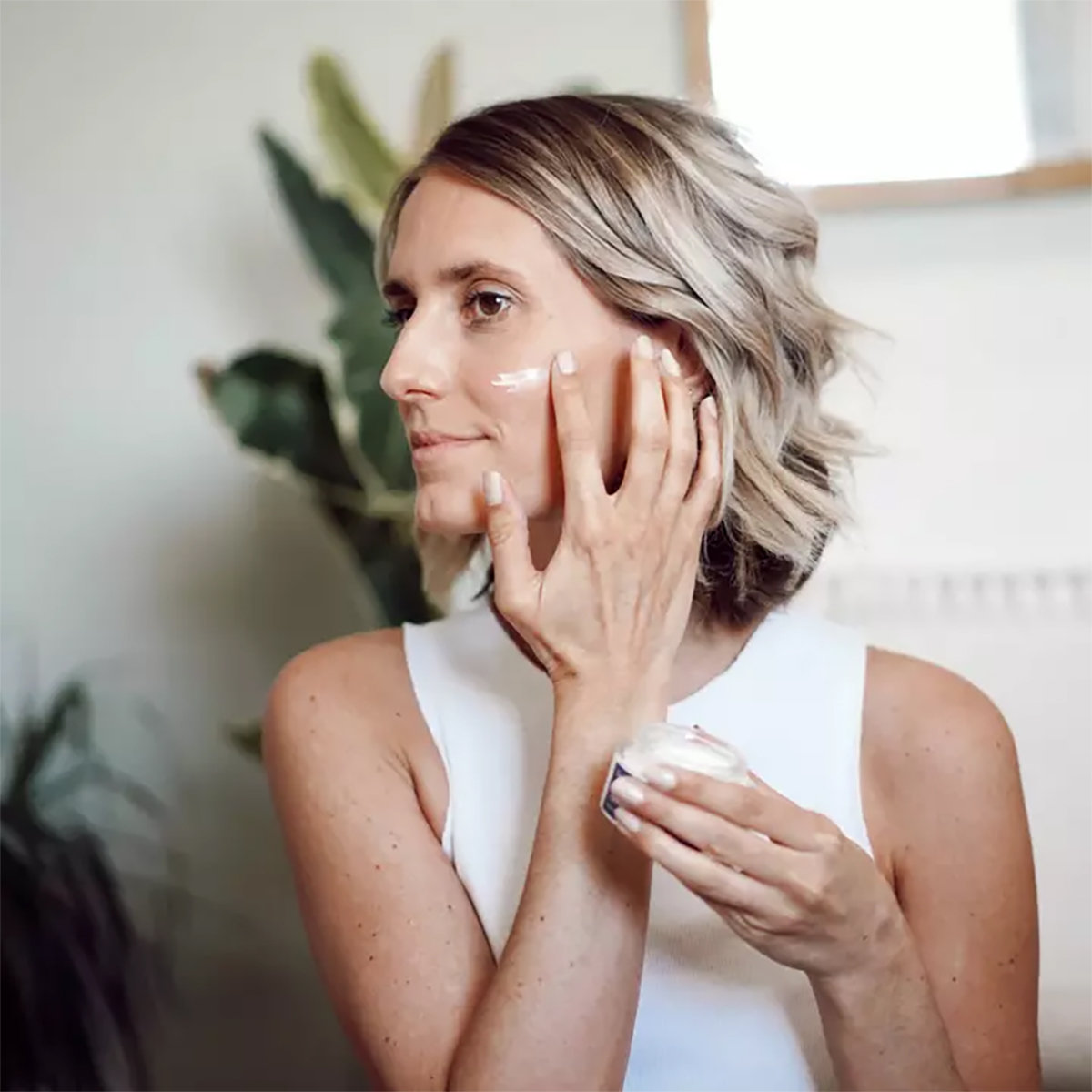 Urban Veda Radiance Replenishing Night Cream 50 ml | Brightens Skin Tones | Replenishing & Soothing Cream | For Dry Skin, Pack of 1 Urban Veda Radiance Replenishing Night Cream 50 ml | Brightens Skin Tones | Replenishing & Soothing Cream | For Dry Skin, Pack of 1