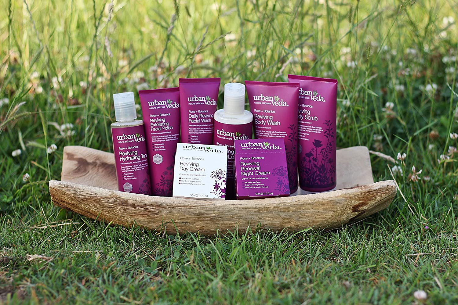 Urban Veda Reviving Hydrating Toner 150 ml | Rose, Rose Damask Flower Water, Primrose, Jasmine | Regenerate & Improve Complexion | pH Balanced | For Tired & Mature Skin, Pack of 1 Urban Veda Reviving Hydrating Toner 150 ml | Rose, Rose Damask Flower Water, Primrose, Jasmine | Regenerate & Improve Complexion | pH Balanced | For Tired & Mature Skin, Pack of 1