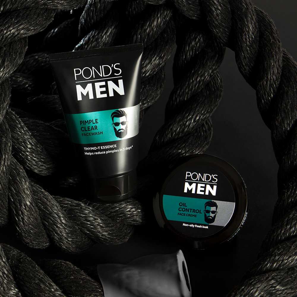 Pond's Men Oil Control Face Creme 55 gm | With Vitani B3+ | Reduces Excess Oil | Moisturises Skin | For Oil Free Skin | Non Oily & Non Sticky, Pack of 1 Pond's Men Oil Control Face Creme 55 gm | With Vitani B3+ | Reduces Excess Oil | Moisturises Skin | For Oil Free Skin | Non Oily & Non Sticky, Pack of 1