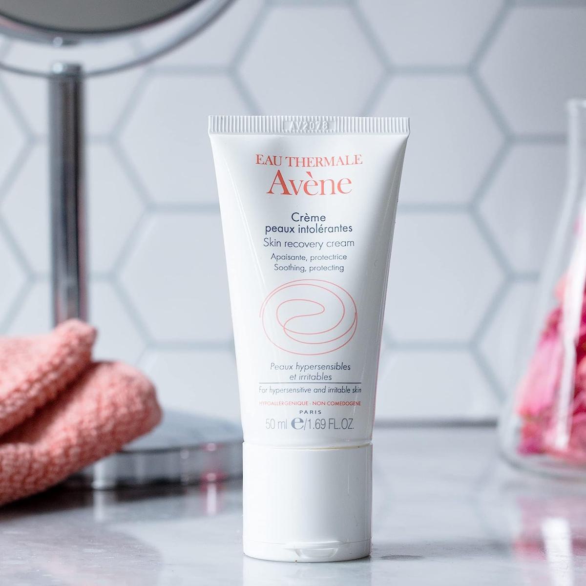 Avene Skin Recovery Cream 50 ml | Soothing & Protecting | For Hyper Sensitive and Irritable Skin, Pack of 1 Avene Skin Recovery Cream 50 ml | Soothing & Protecting | For Hyper Sensitive and Irritable Skin, Pack of 1