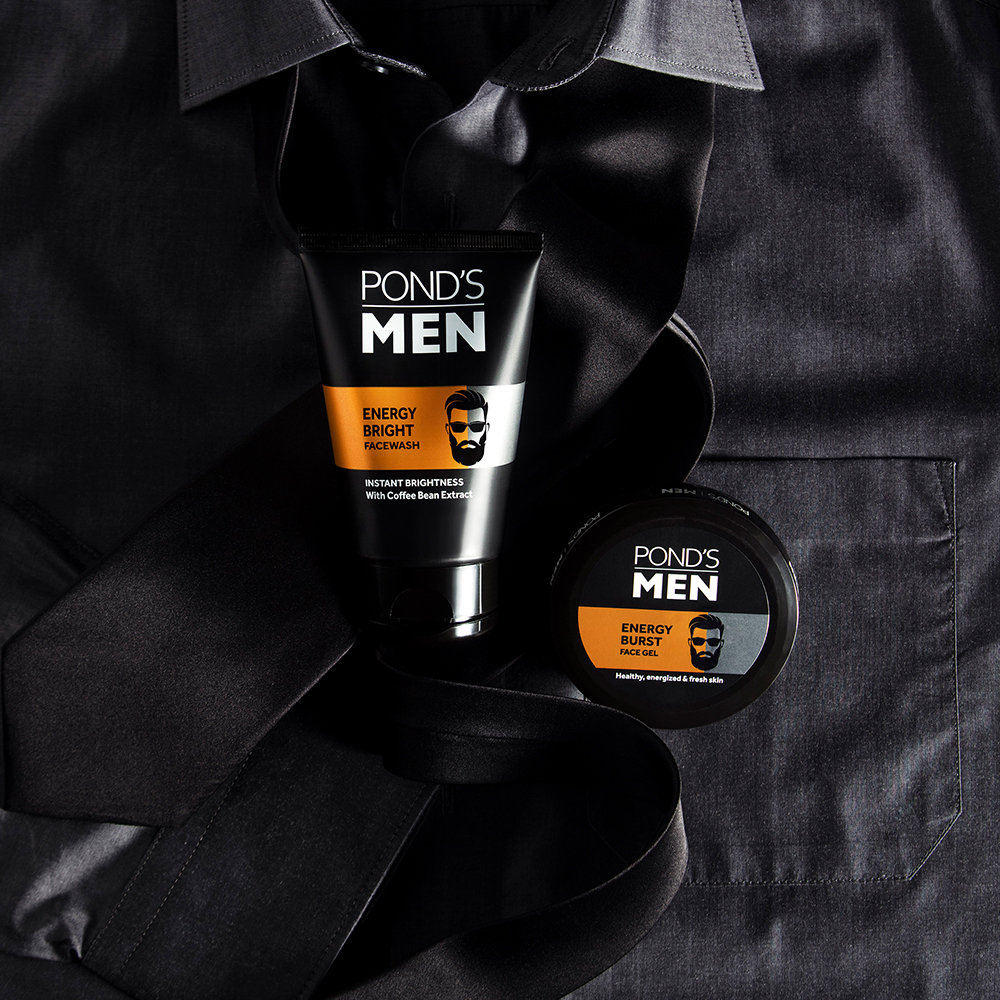 Pond's Men Energy Bright Facewash 100 gm | With Coffee Bean Extract | Anti Dullness & Brightening Face Wash | For Bright Skin, Pack of 1 Pond's Men Energy Bright Facewash 100 gm | With Coffee Bean Extract | Anti Dullness & Brightening Face Wash | For Bright Skin, Pack of 1