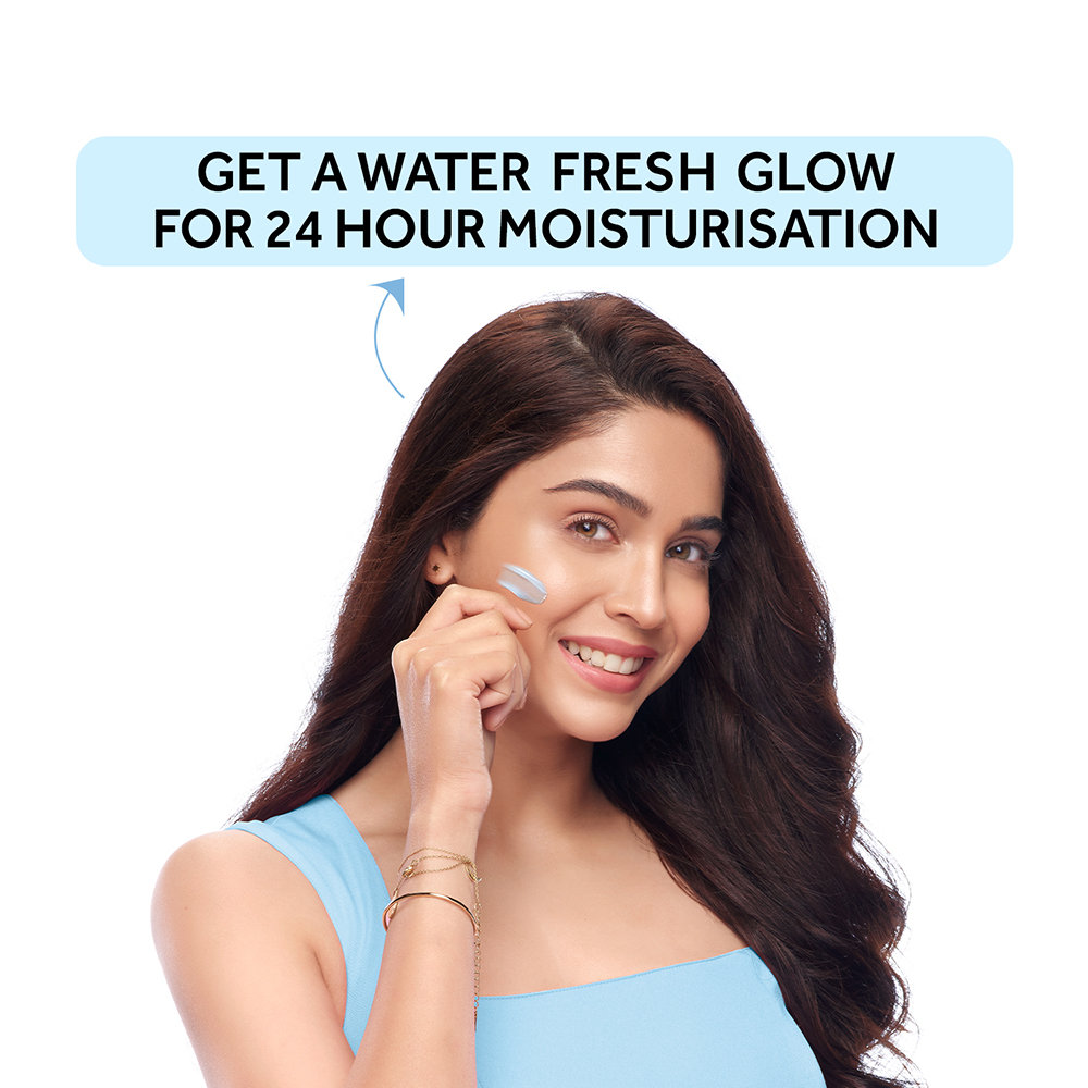 Pond's Hydrated Glow Super Light Gel 50 ml | With Hyaluronic Acid & Vitamin E | For Hydrated Glow | Non Sticky Glow | Non Oily Gel | Moisturises Upto 24 Hrs | For All Season, Pack of 1 Pond's Hydrated Glow Super Light Gel 50 ml | With Hyaluronic Acid & Vitamin E | For Hydrated Glow | Non Sticky Glow | Non Oily Gel | Moisturises Upto 24 Hrs | For All Season, Pack of 1