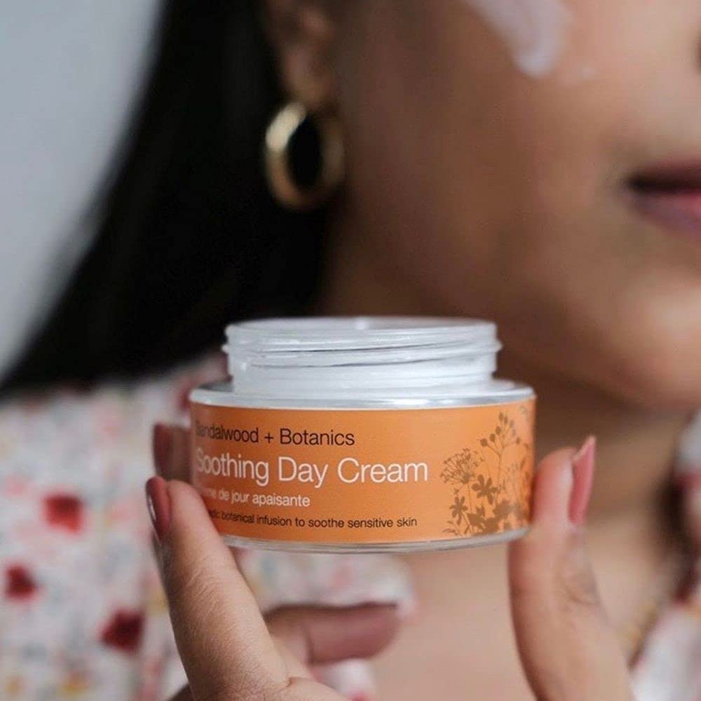 Urban Veda Soothing Sandalwood Day Cream 50 ml | Sandalwood & Organic Aloe Vera | Clarifies Skin With Clary Sage | Lightweight & Non Sticky | For Dry & Destressed Skin, Pack of 1 Urban Veda Soothing Sandalwood Day Cream 50 ml | Sandalwood & Organic Aloe Vera | Clarifies Skin With Clary Sage | Lightweight & Non Sticky | For Dry & Destressed Skin, Pack of 1