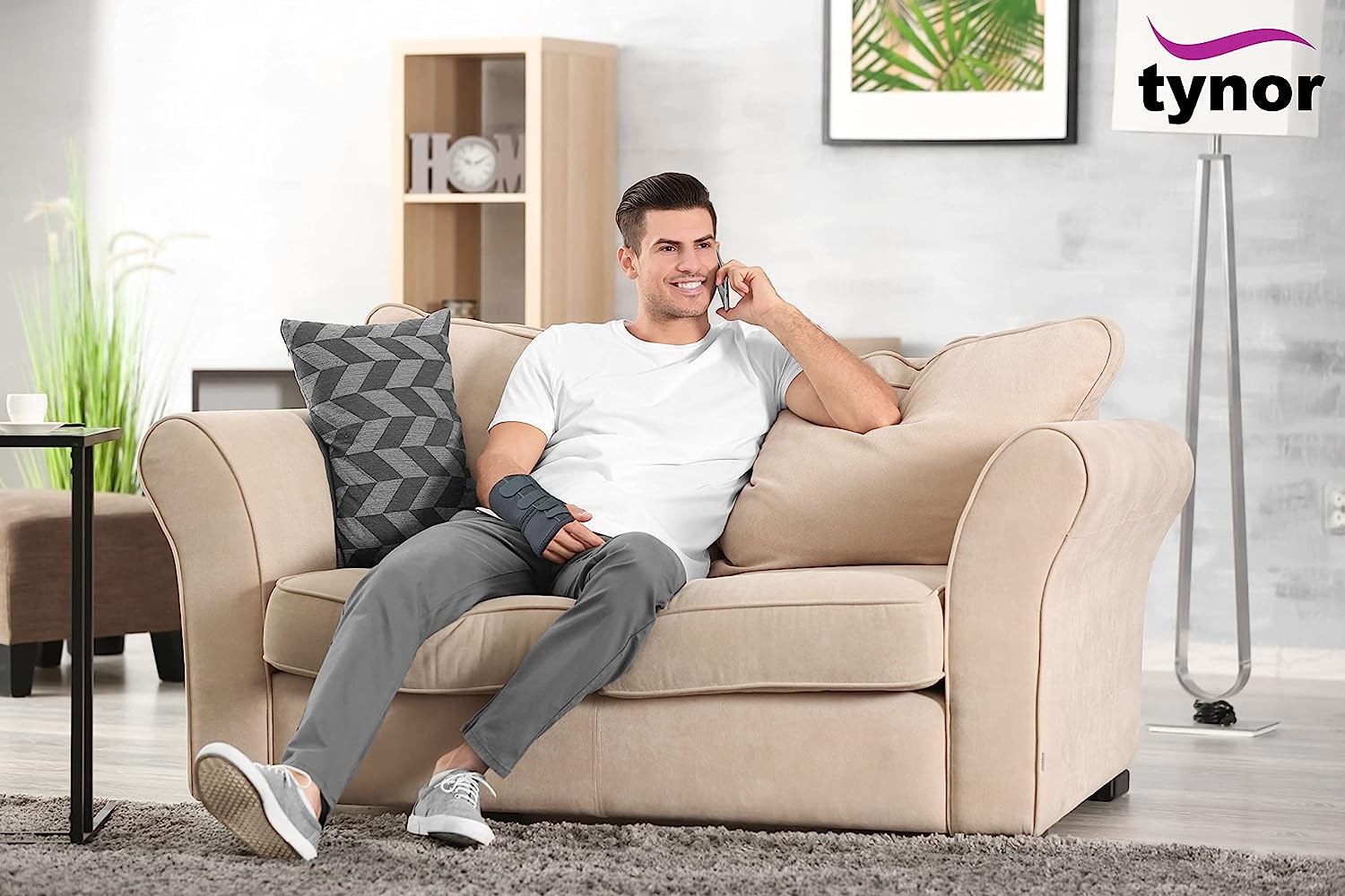 Tynor Wrist Splint Elastic Right/Left Hand Universal, 1 Count, Pack of 1 Tynor Wrist Splint Elastic Right/Left Hand Universal, 1 Count, Pack of 1