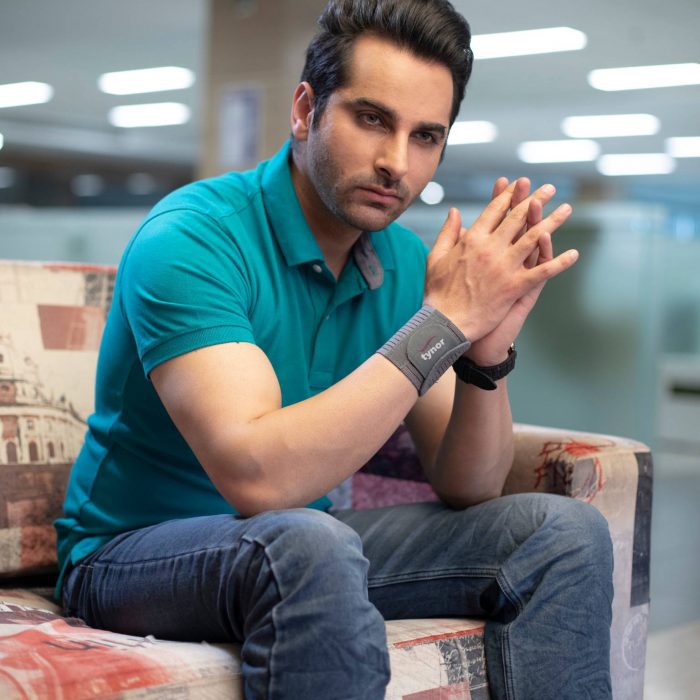 Tynor Wrist Brace for Right/Left Wrists Small, 1 Count, Pack of 1 Tynor Wrist Brace for Right/Left Wrists Small, 1 Count, Pack of 1