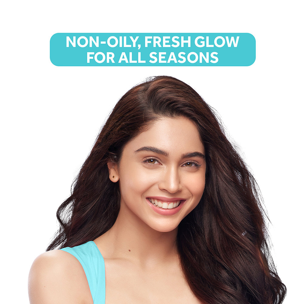 Pond's Light Moisturiser 100 ml | With Vitamin E & Glycerin | For Soft Glowing Skin | Non Oily & Non Sticky Finish | Lightweight Formula | Suitable For All Season, Pack of 1 Pond's Light Moisturiser 100 ml | With Vitamin E & Glycerin | For Soft Glowing Skin | Non Oily & Non Sticky Finish | Lightweight Formula | Suitable For All Season, Pack of 1